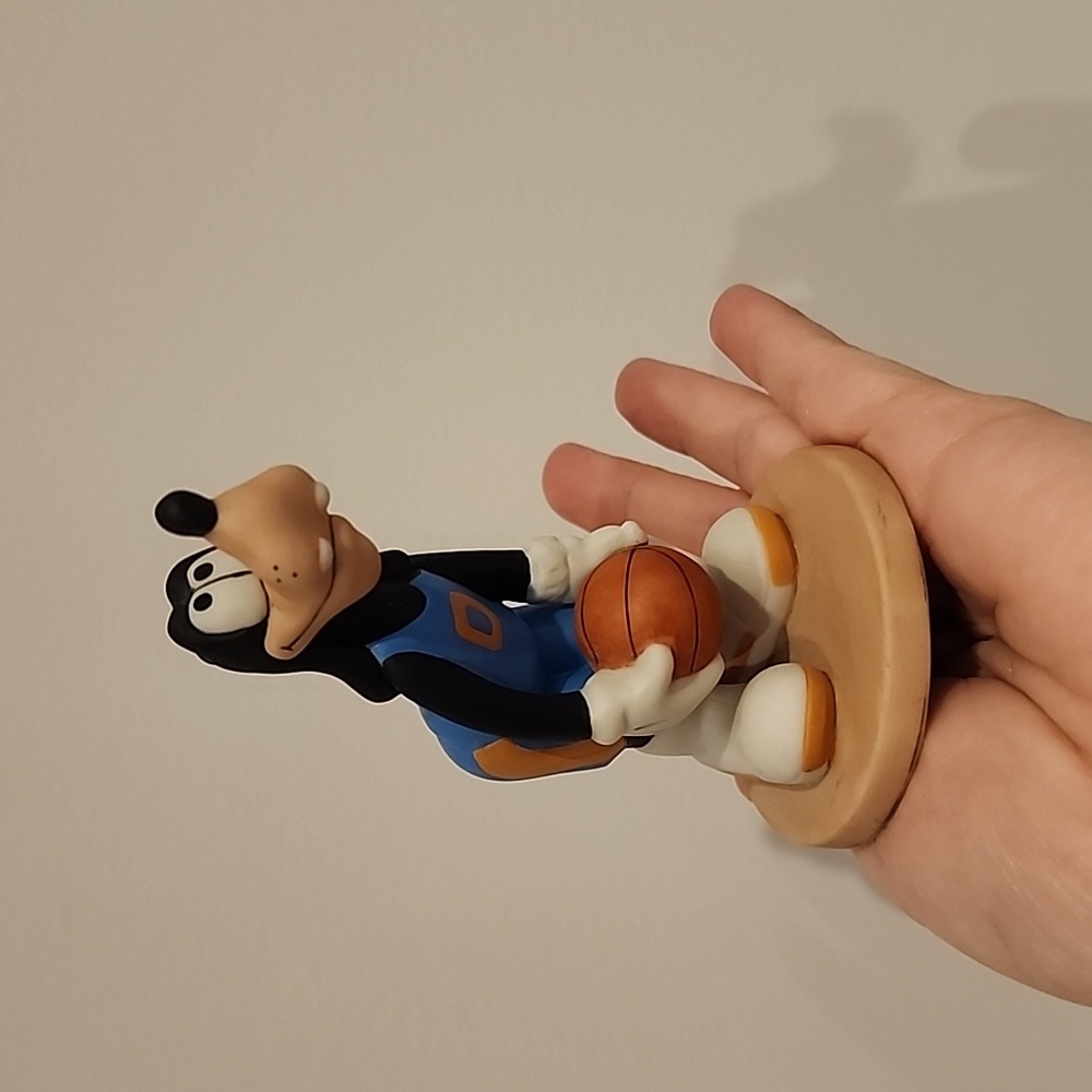 Vintage disney goofy basketball ceramic figurine